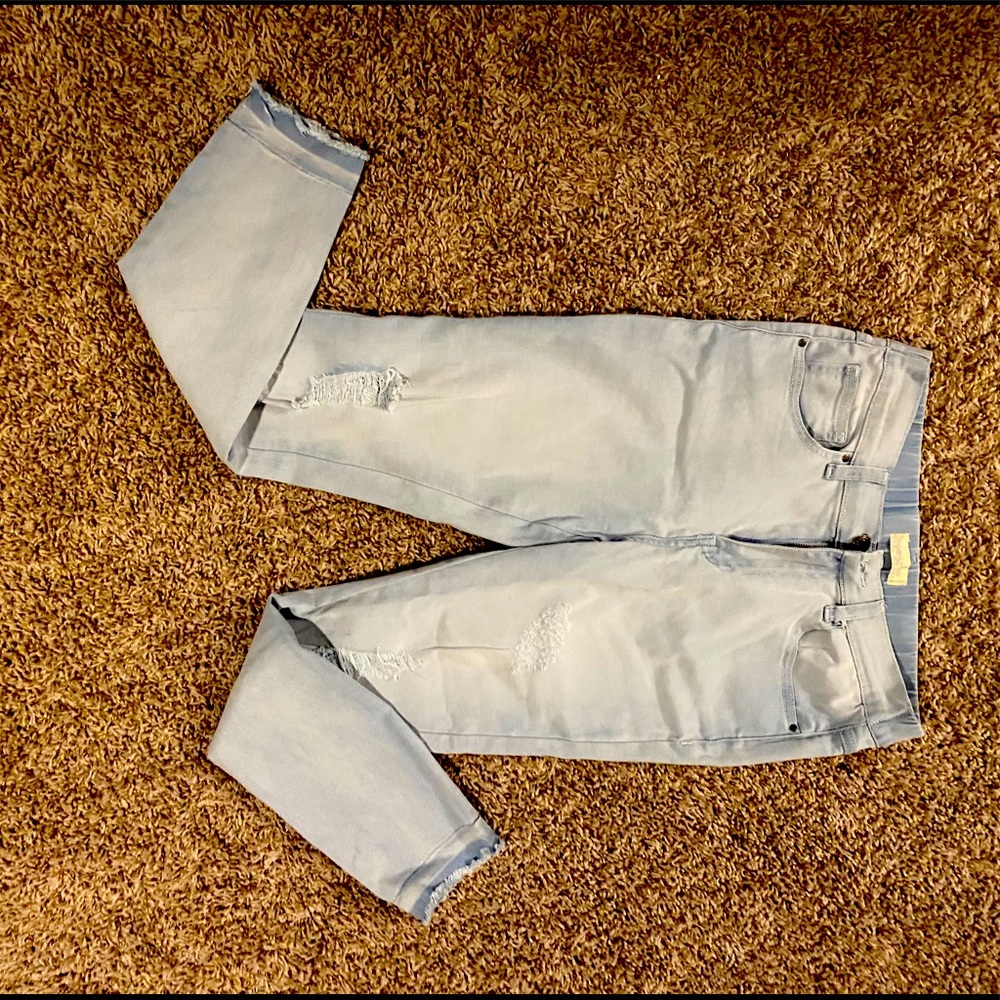 Cropped Grace & Lace distressed jeggings